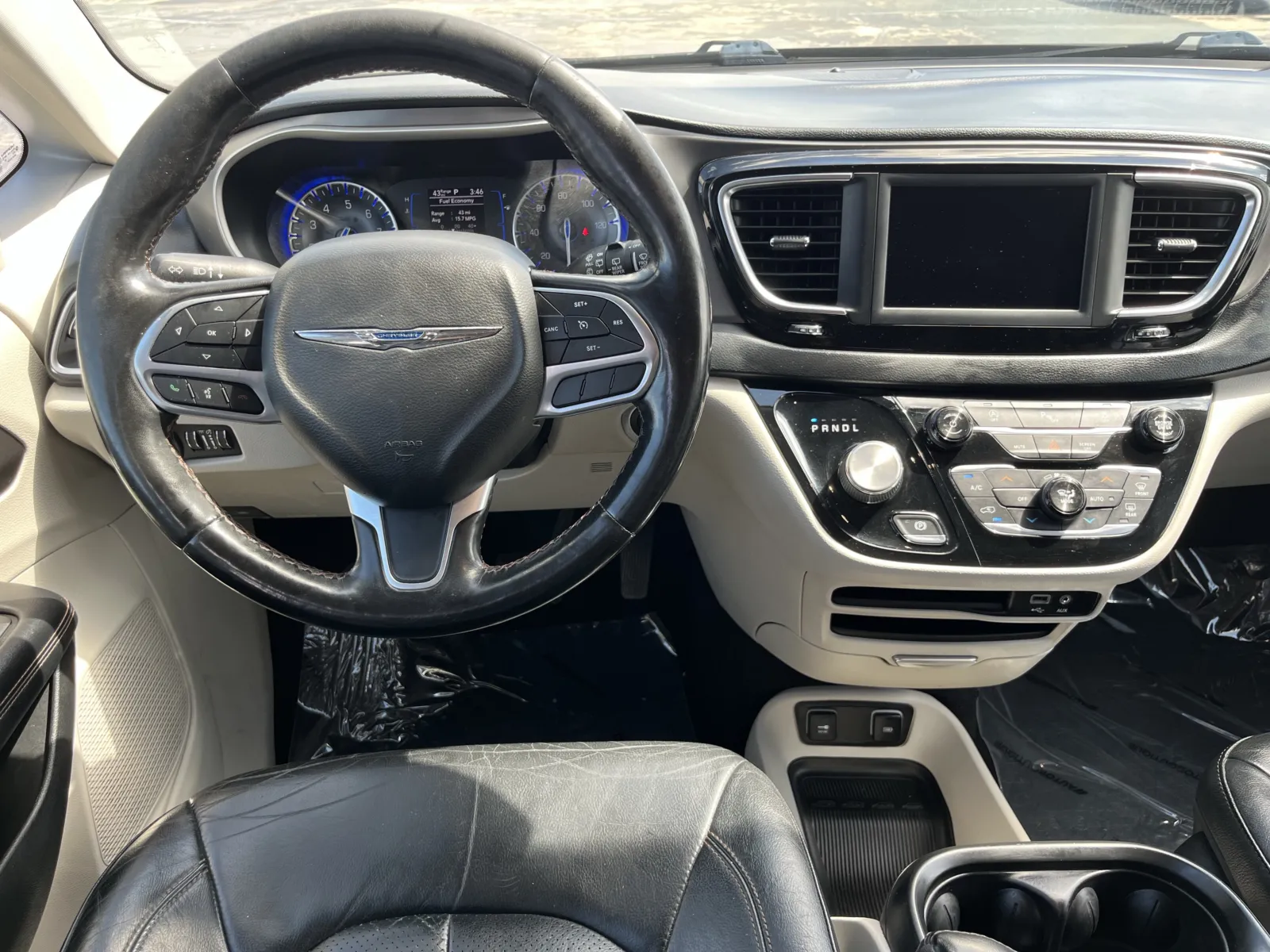 Chrysler Pacifica photo 15
