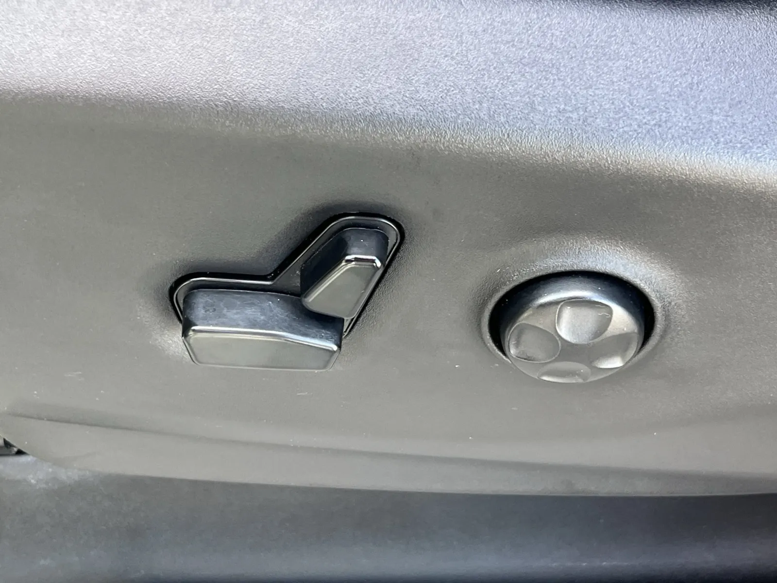 Chrysler Pacifica photo 24