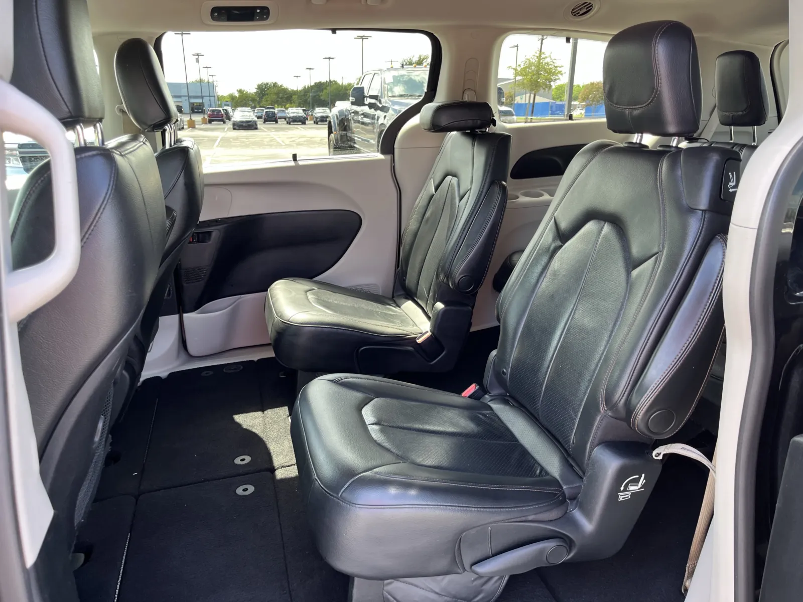 Chrysler Pacifica photo 27