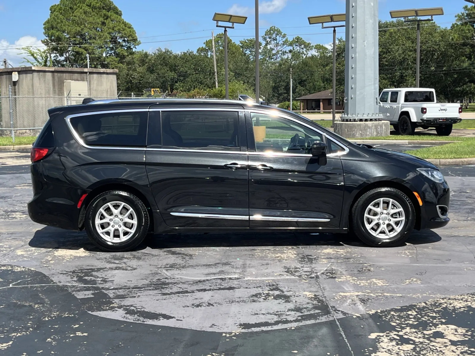 Chrysler Pacifica photo 9