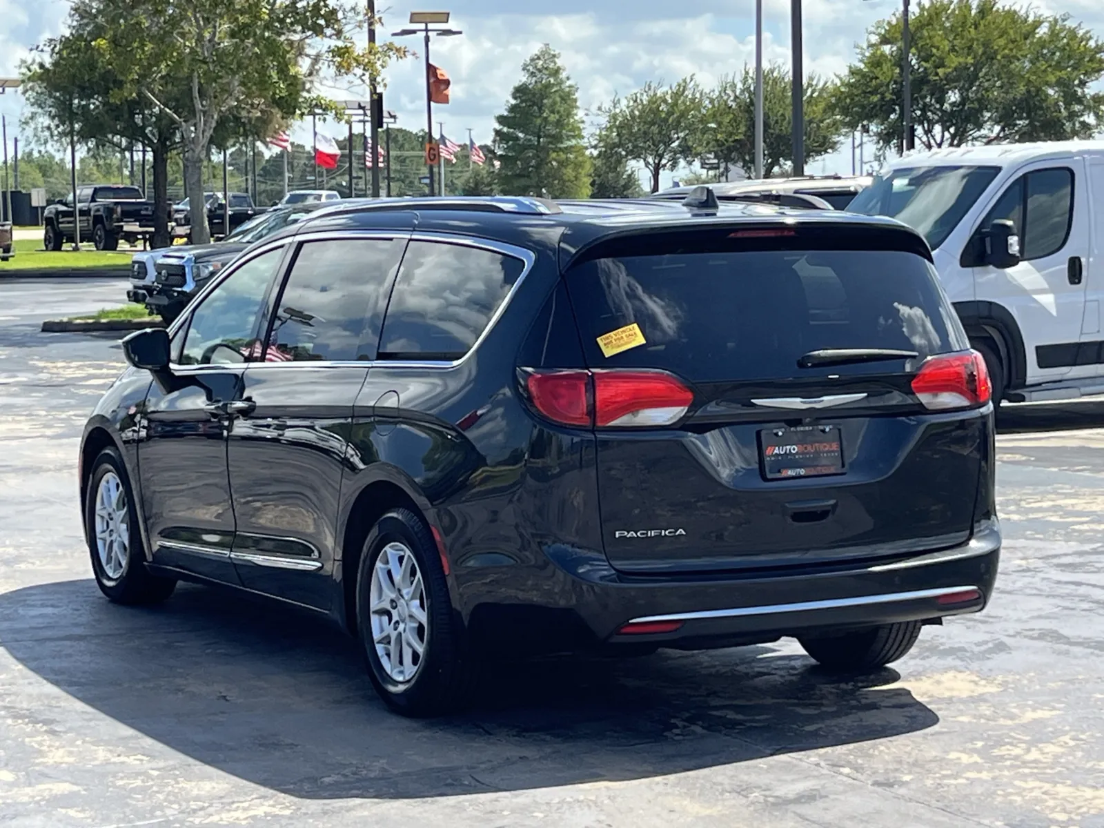 Chrysler Pacifica photo 8