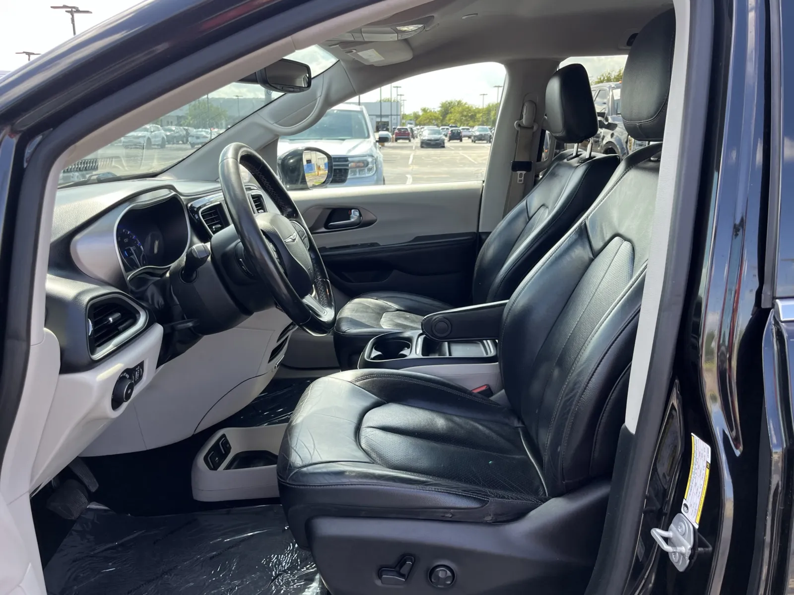 Chrysler Pacifica photo 25