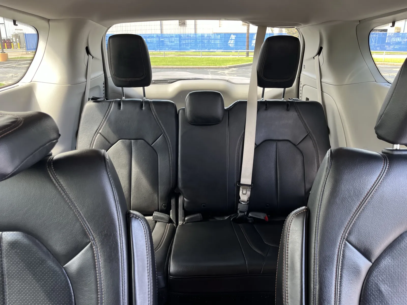 Chrysler Pacifica photo 28