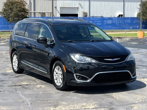 Another view of 2020 Chrysler Pacifica Touring L for sale in Alvin, TX at Auto Boutique Texas