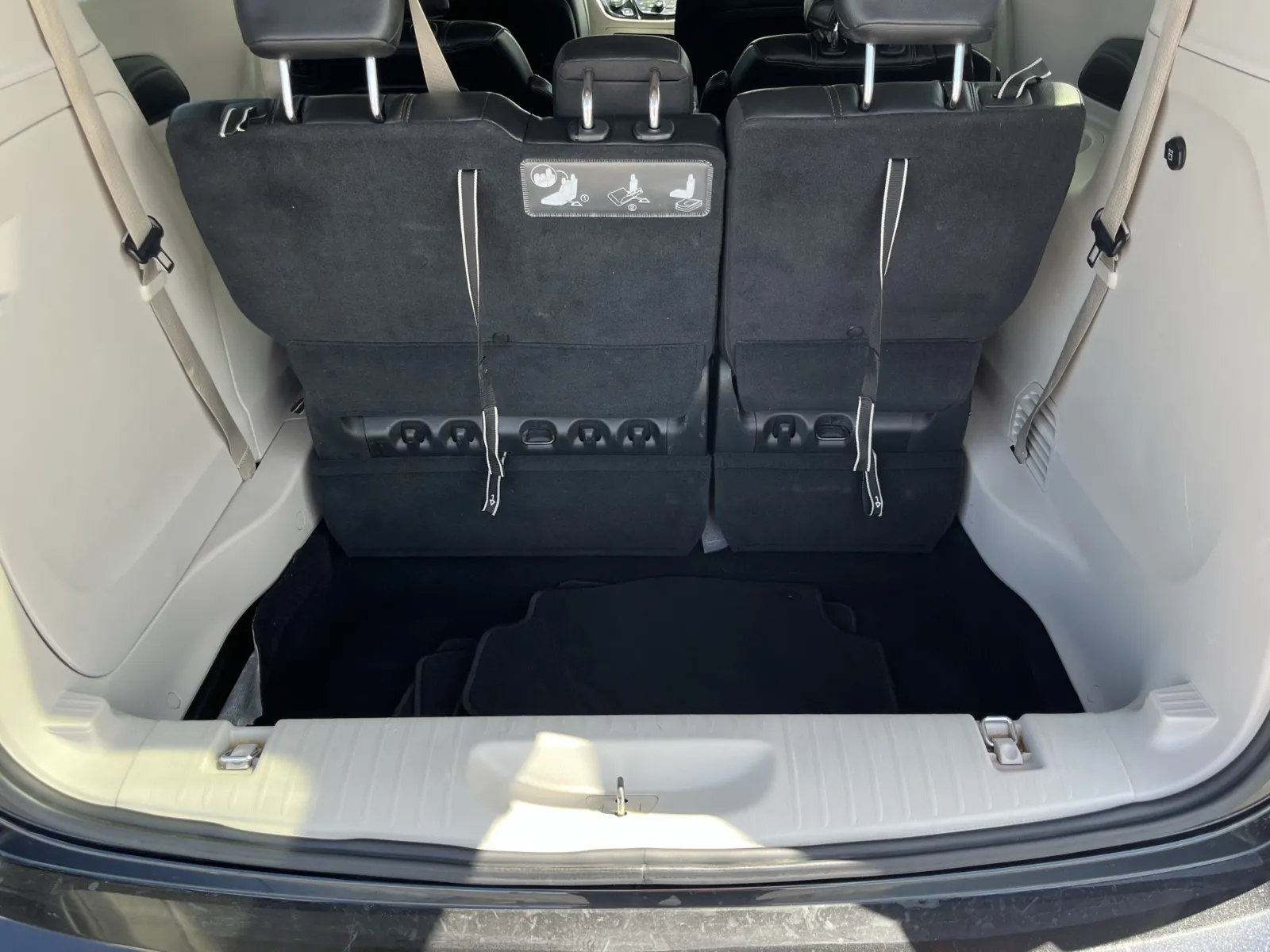 Chrysler Pacifica photo 11