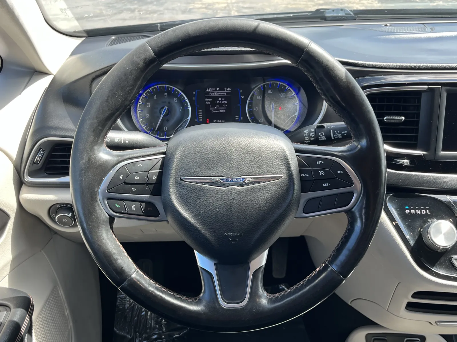 Chrysler Pacifica photo 16