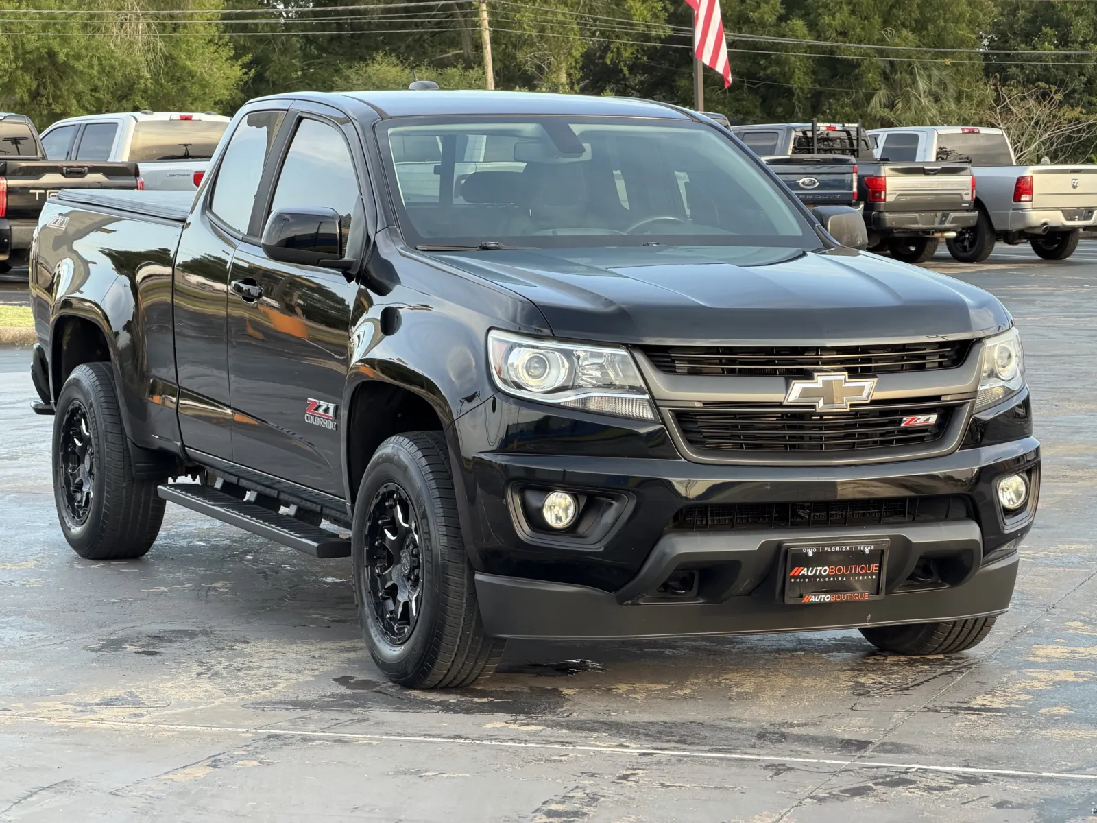 Chevrolet Colorado photo 2