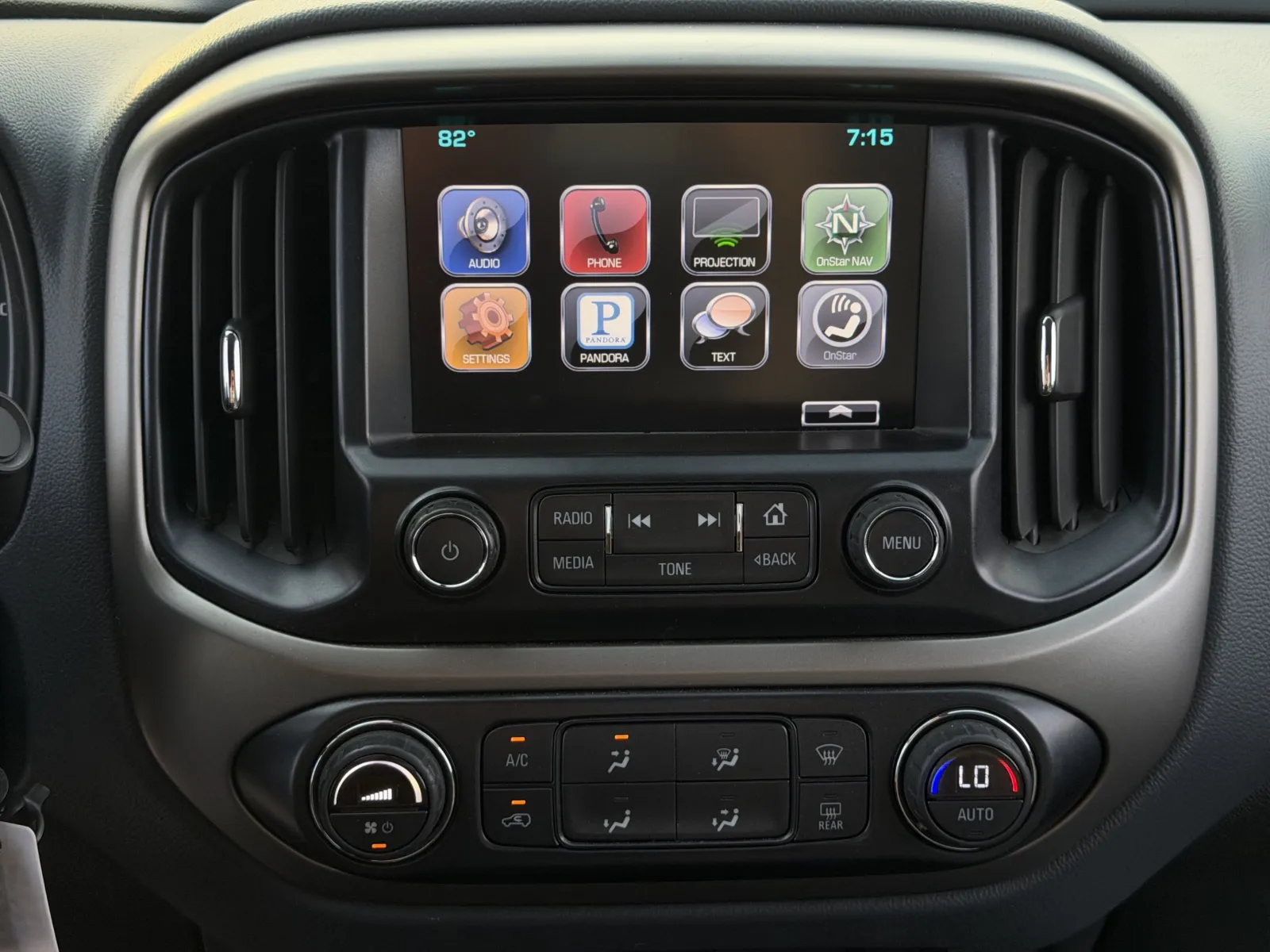 Chevrolet Colorado photo 14