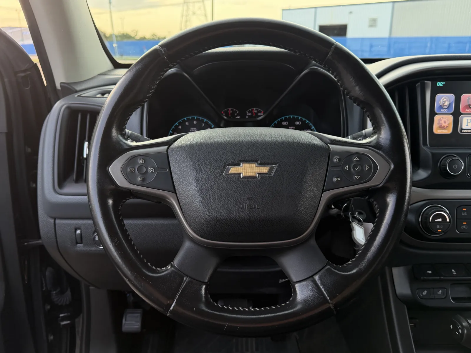 Chevrolet Colorado photo 12