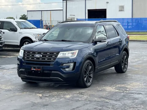 Photos of 2017 Ford Explorer XLT for sale in Alvin, TX at Auto Boutique Texas