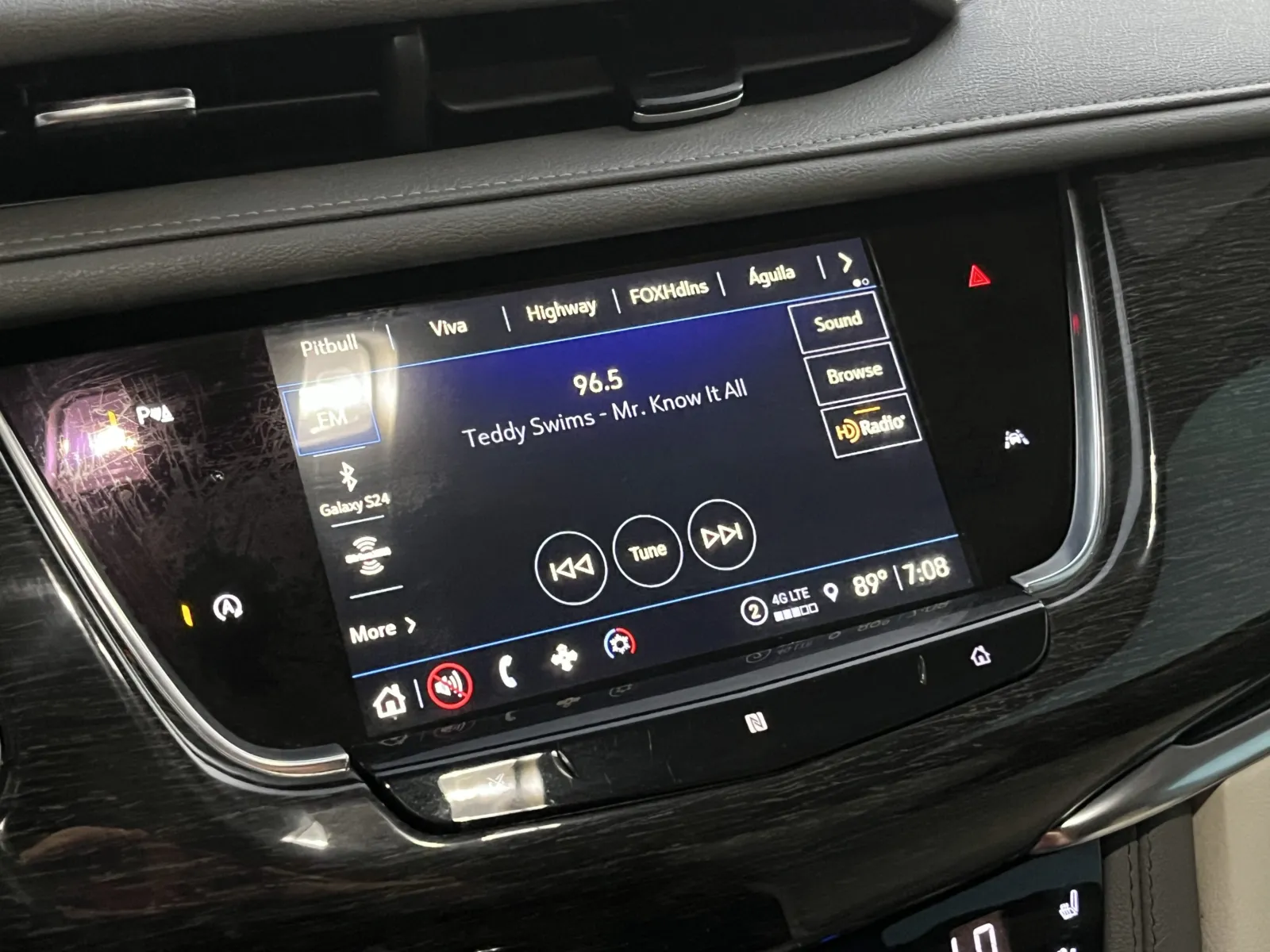 Cadillac XT6 photo 6