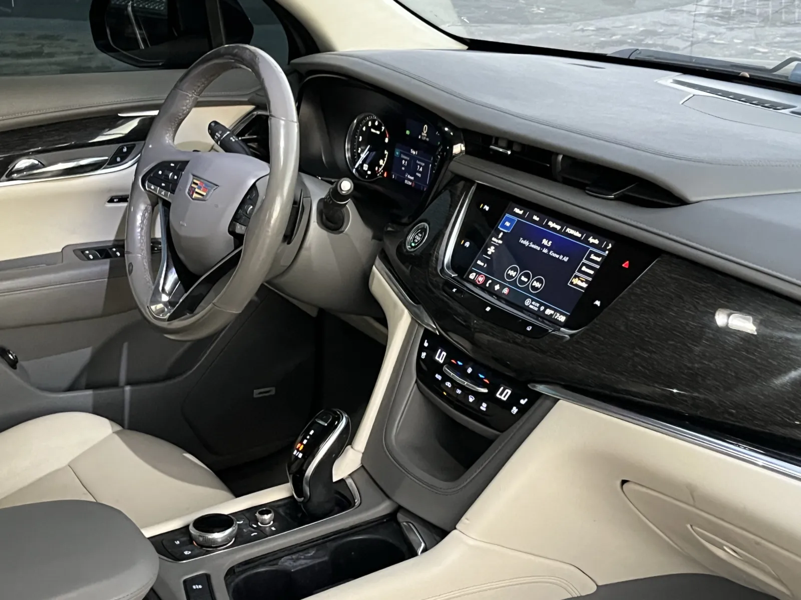 Cadillac XT6 photo 13