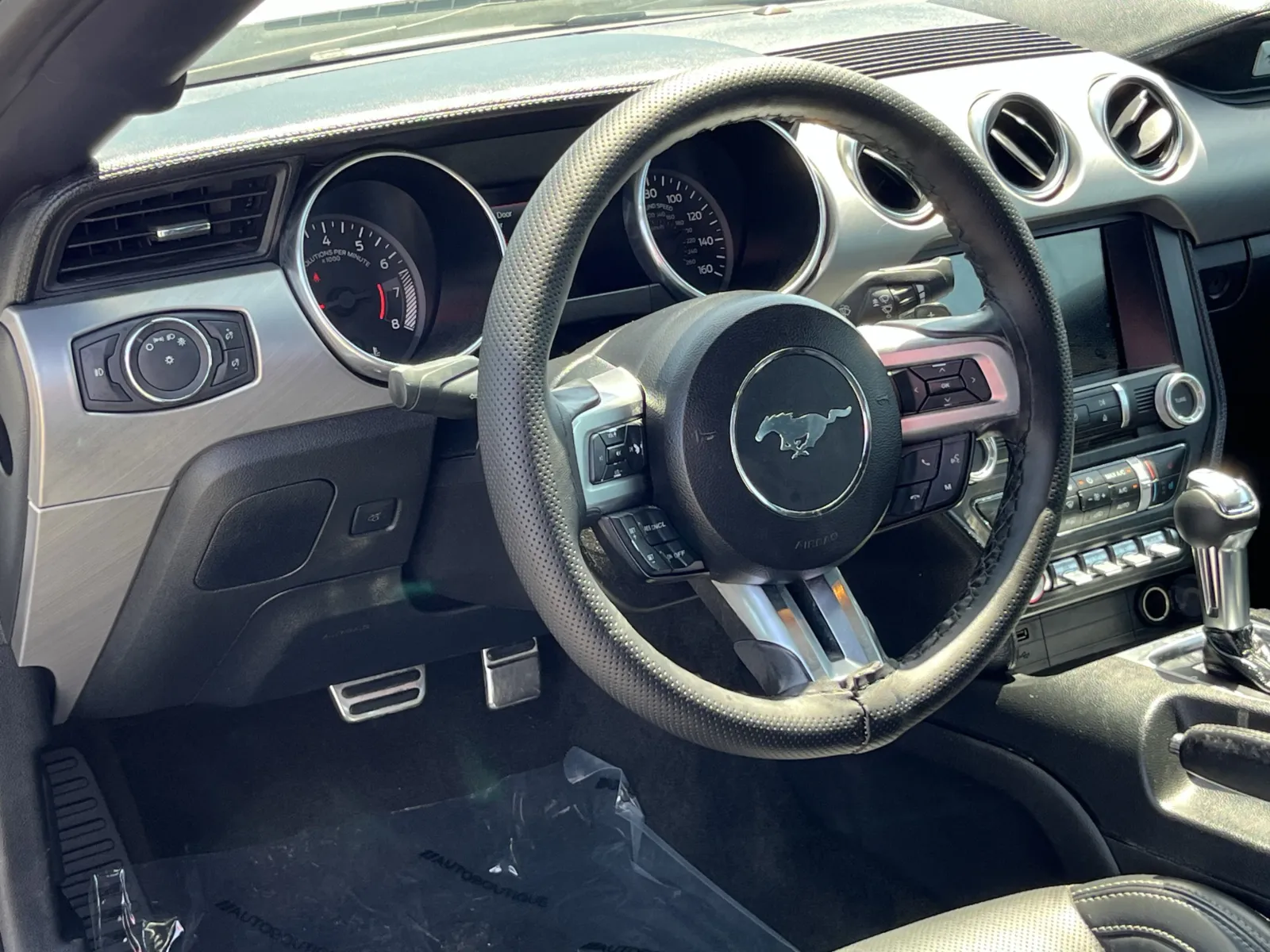 Ford Mustang photo 14