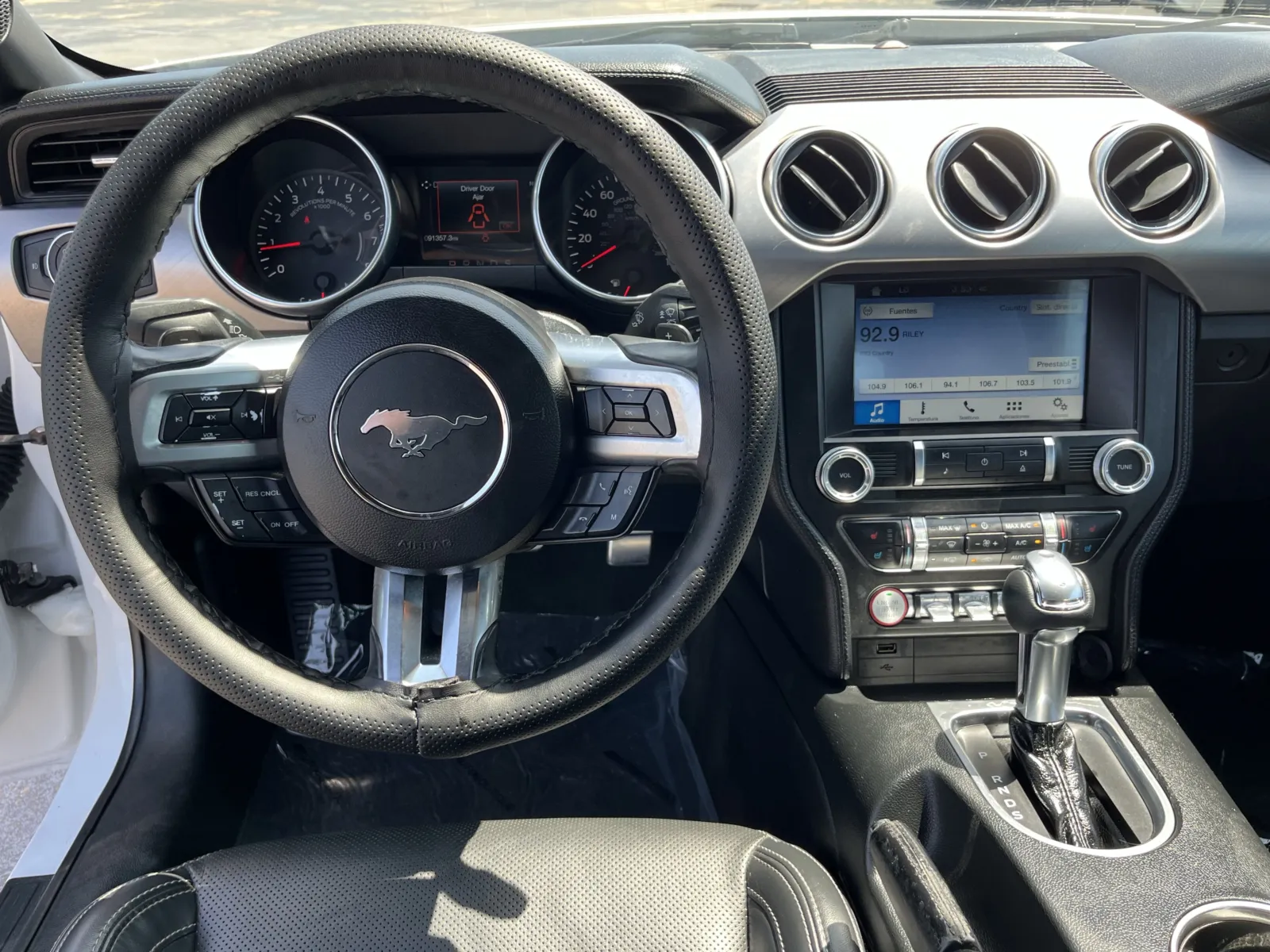 Ford Mustang photo 16