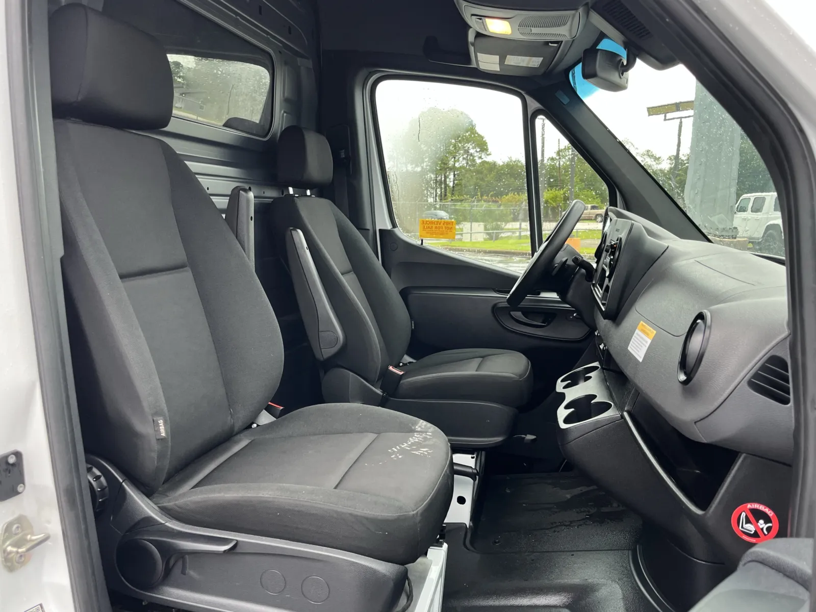 Mercedes-Benz Sprinter photo 25