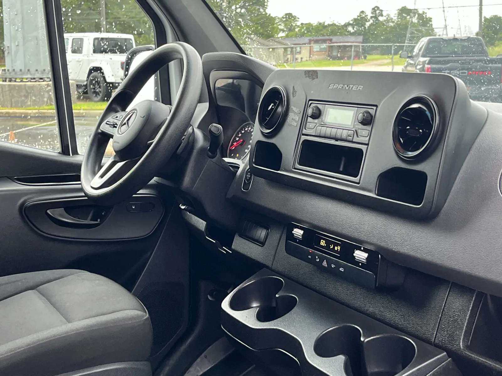 Mercedes-Benz Sprinter photo 14