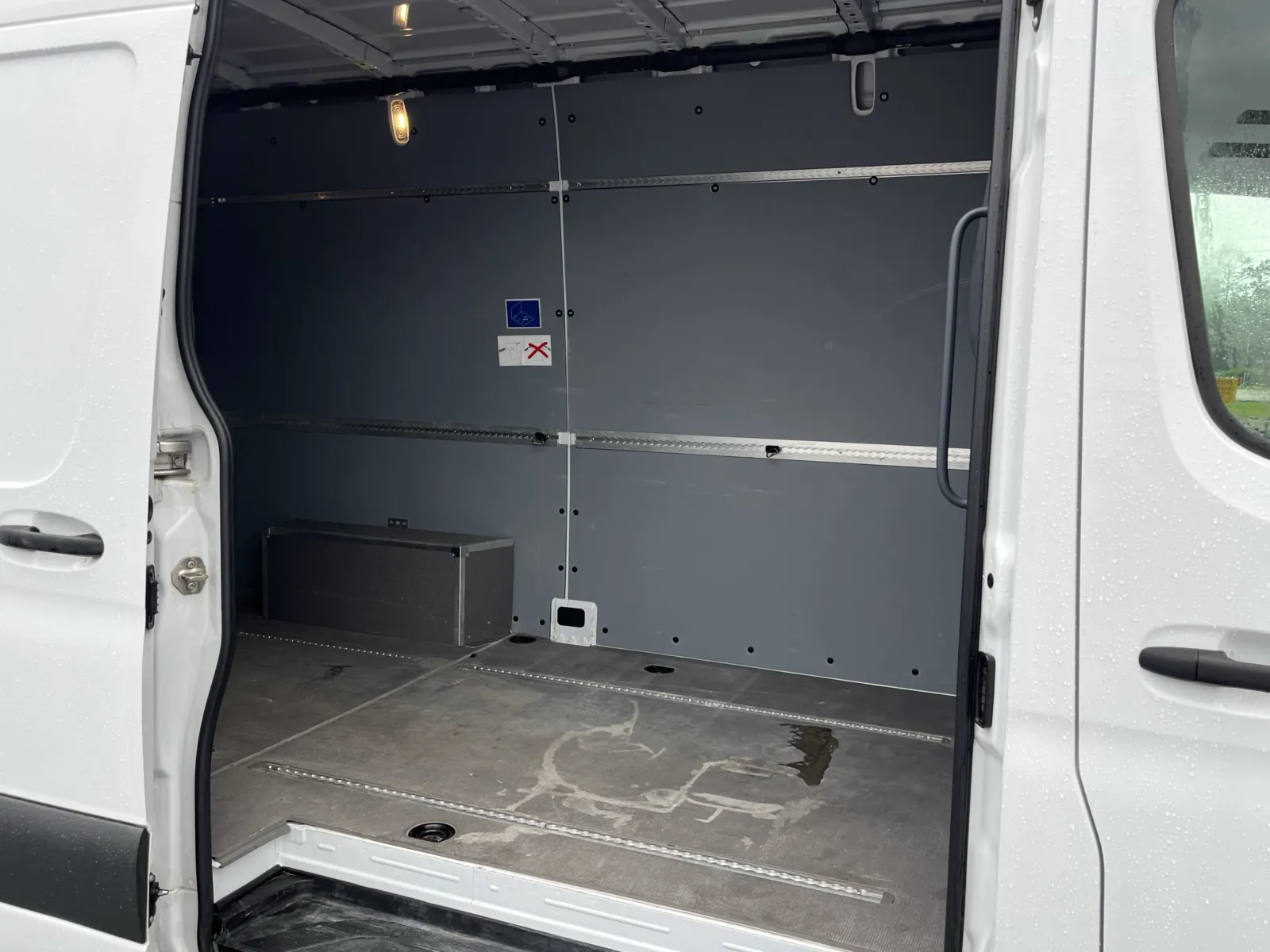 Mercedes-Benz Sprinter photo 26