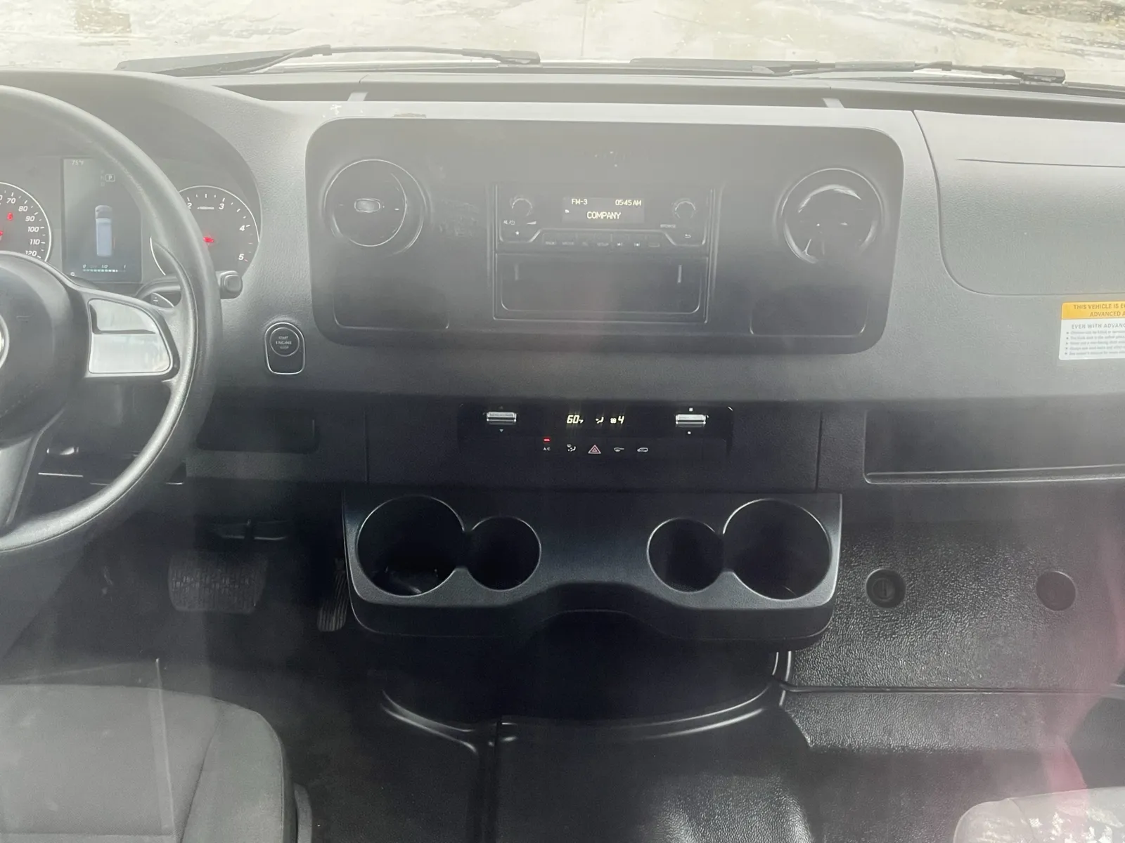 Mercedes-Benz Sprinter photo 22