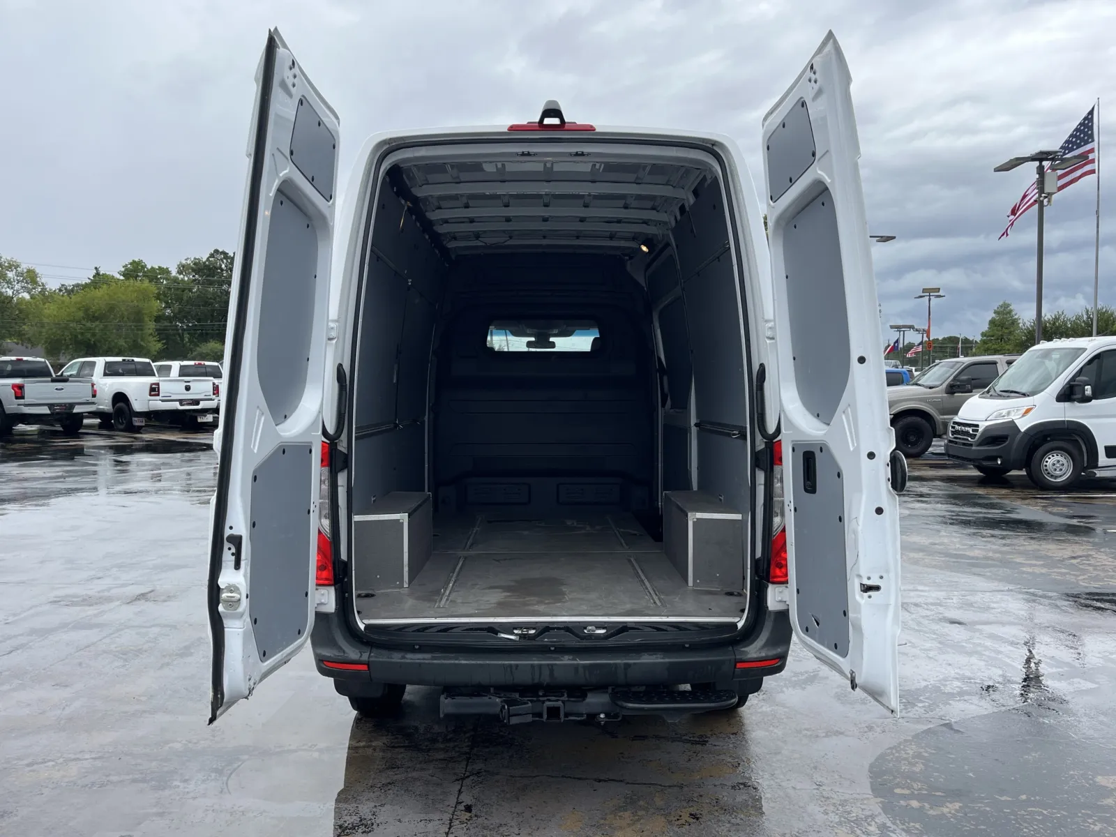 Mercedes-Benz Sprinter photo 10
