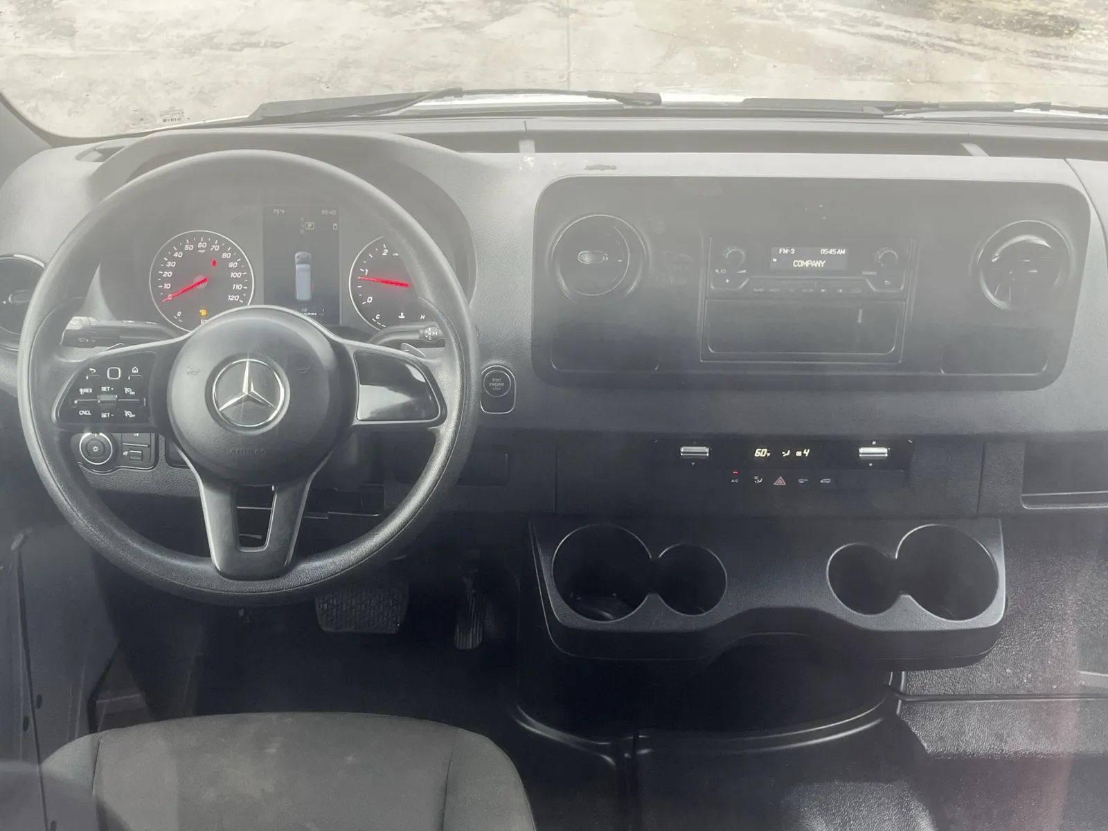 Mercedes-Benz Sprinter photo 15