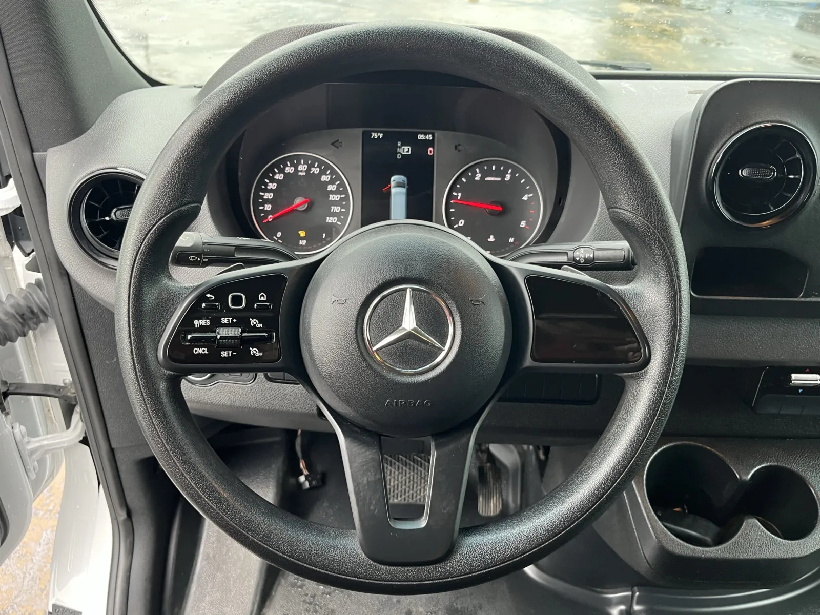 Mercedes-Benz Sprinter photo 16
