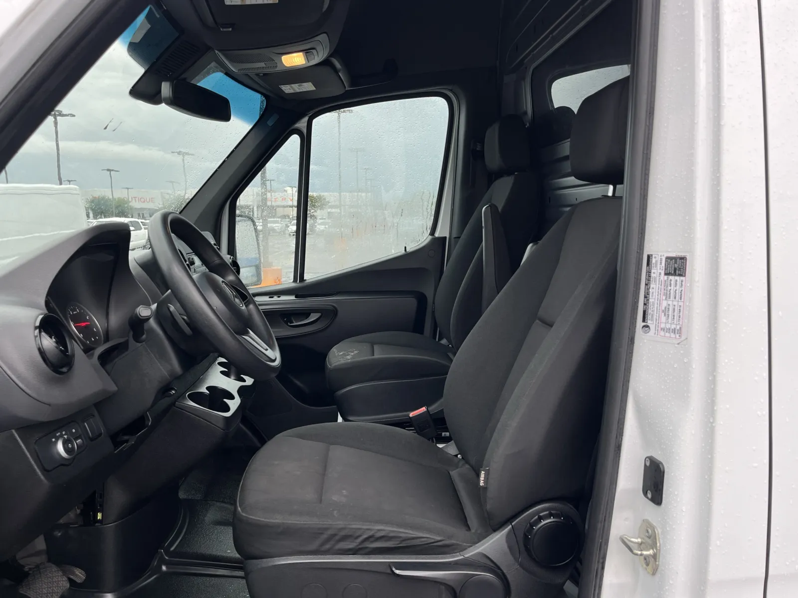 Mercedes-Benz Sprinter photo 24
