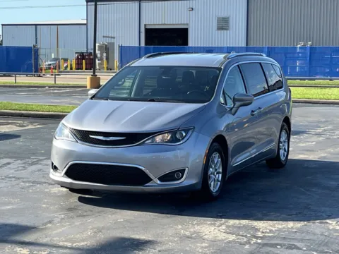 Photos of 2020 Chrysler Pacifica Touring L for sale in Alvin, TX at Auto Boutique Texas