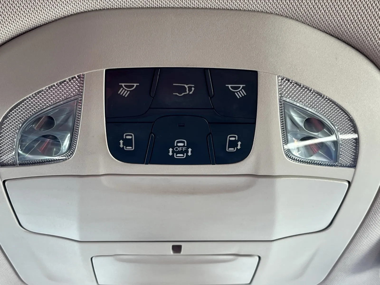 Chrysler Pacifica photo 23