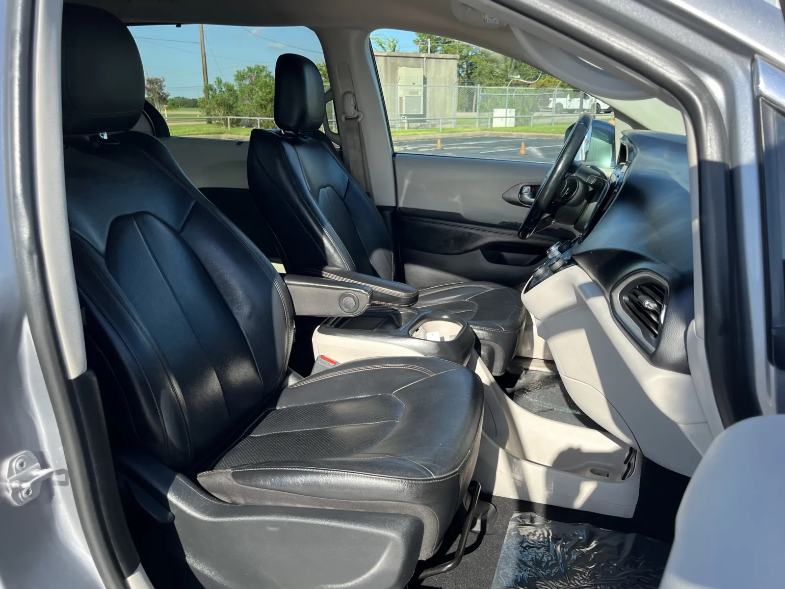 Chrysler Pacifica photo 29