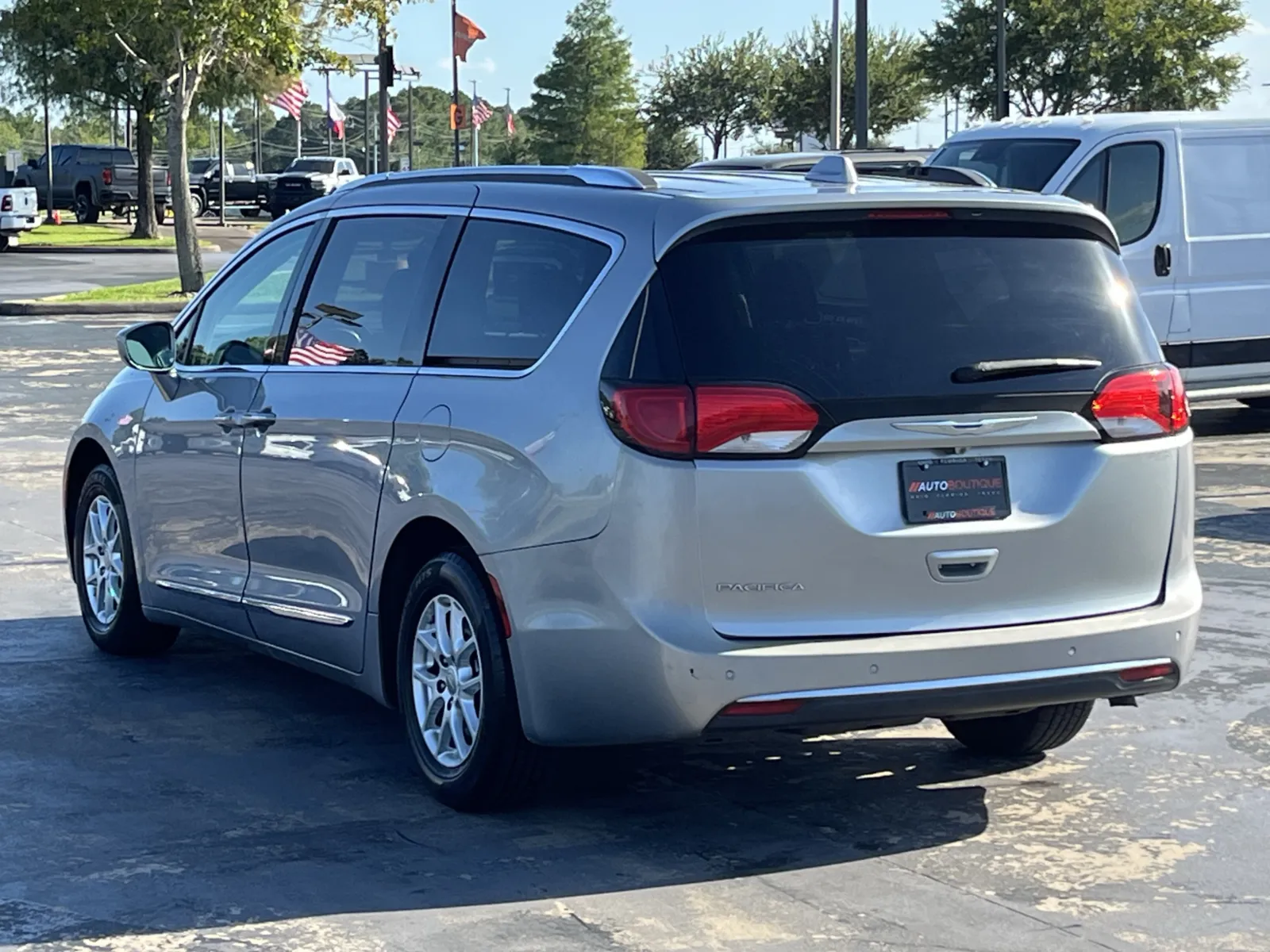 Chrysler Pacifica photo 10