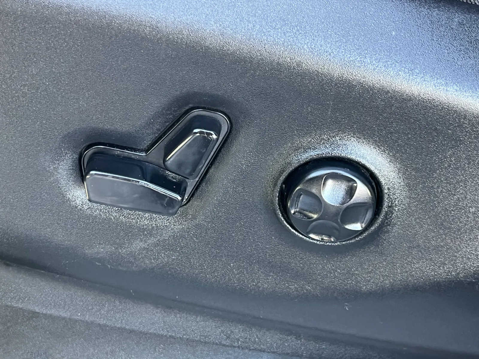 Chrysler Pacifica photo 26