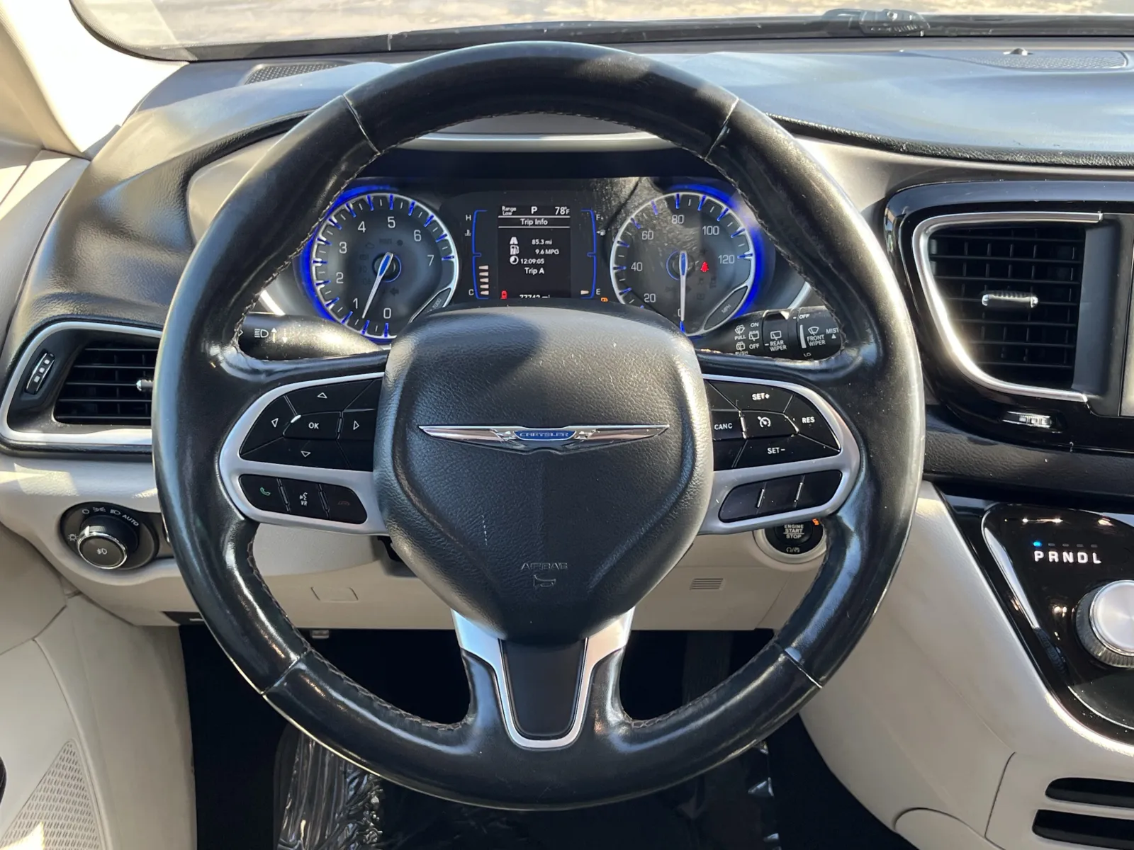 Chrysler Pacifica photo 18