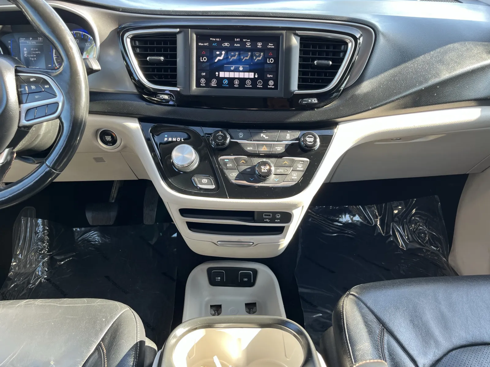 Chrysler Pacifica photo 24