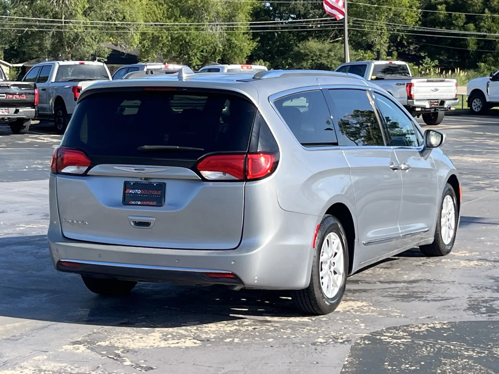 Chrysler Pacifica photo 9