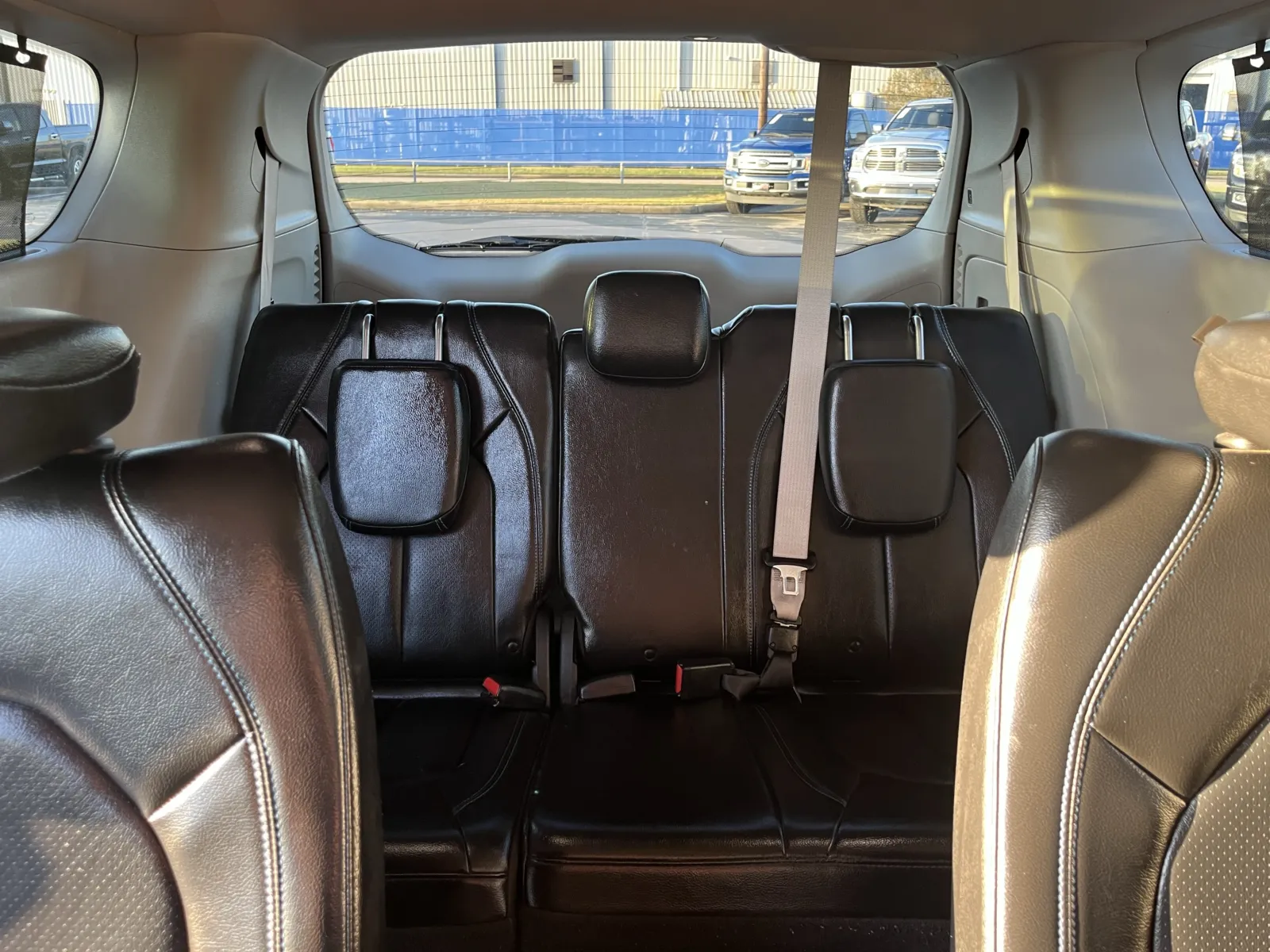 Chrysler Pacifica photo 26