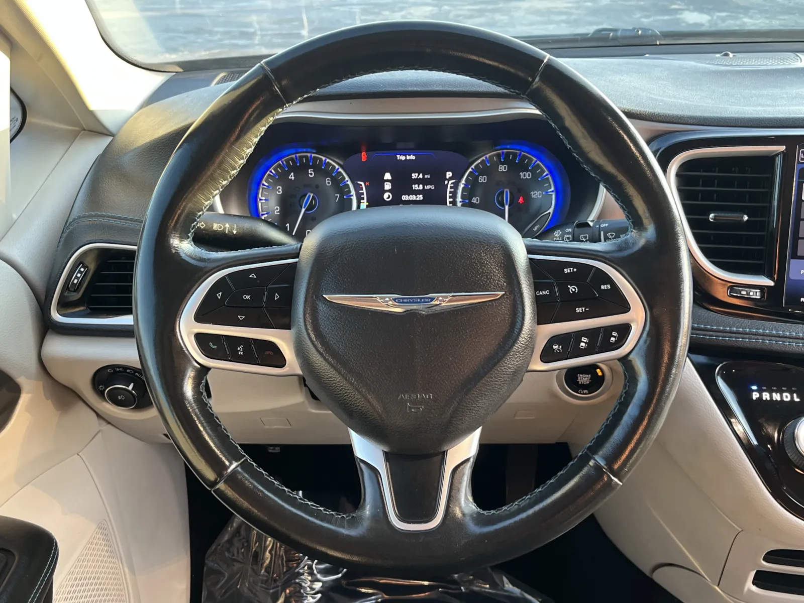 Chrysler Pacifica photo 17