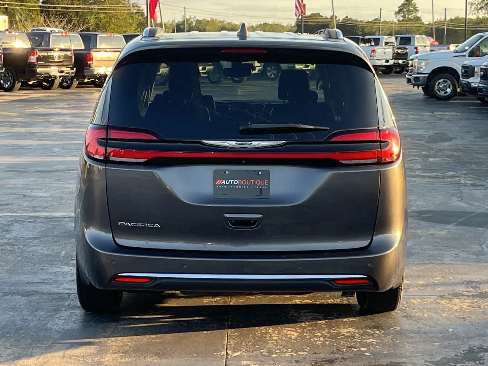 Chrysler Pacifica photo 7