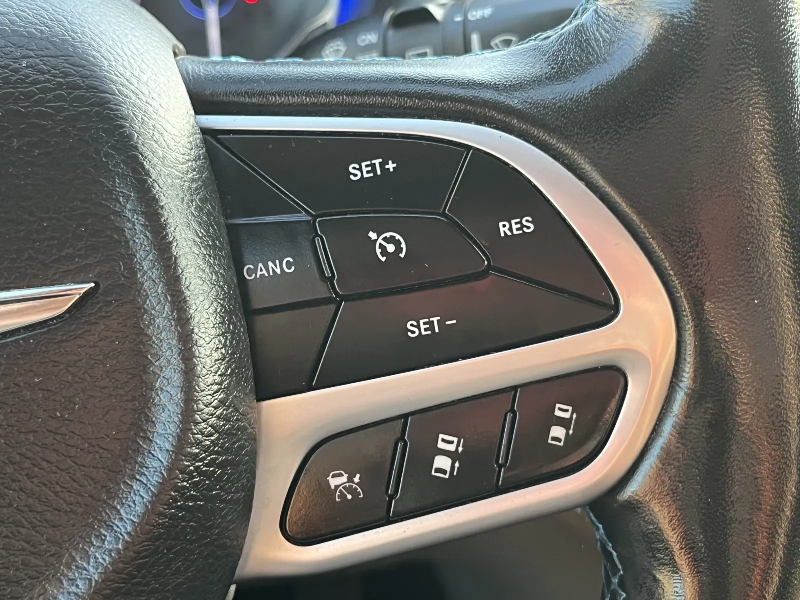 Chrysler Pacifica photo 19