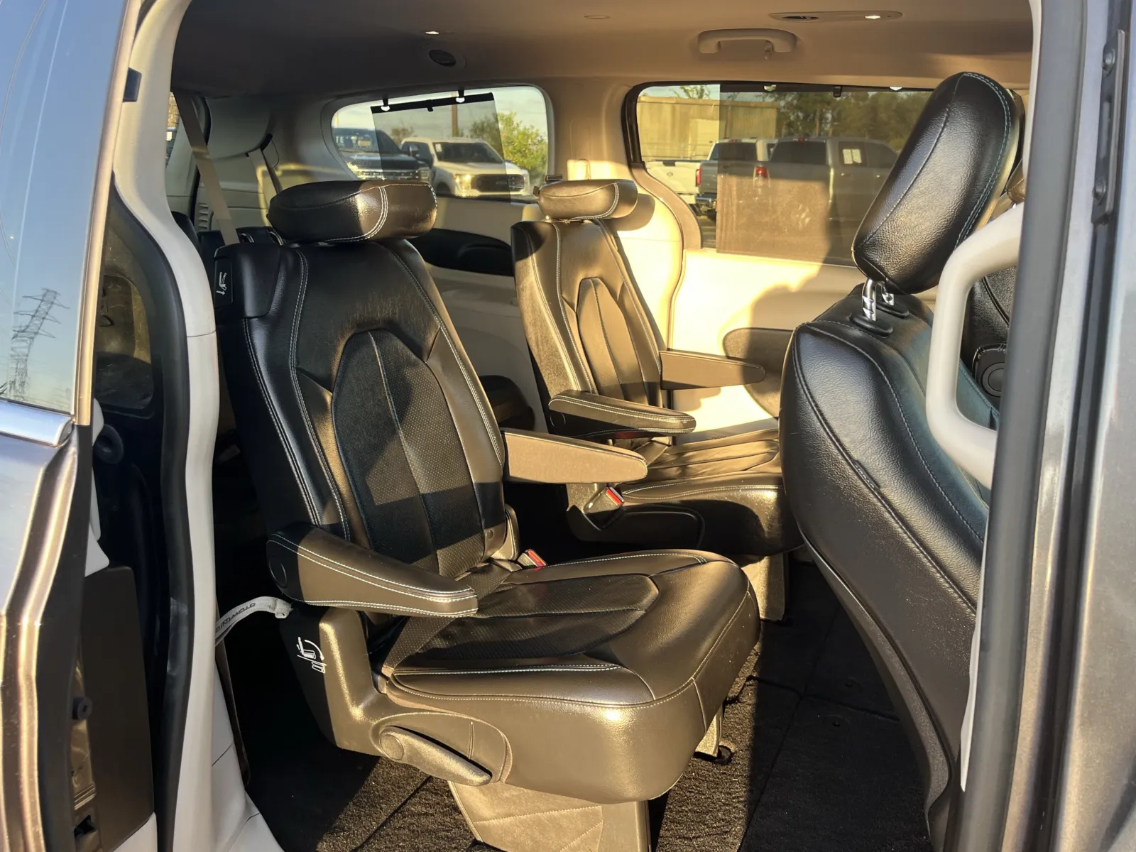 Chrysler Pacifica photo 29
