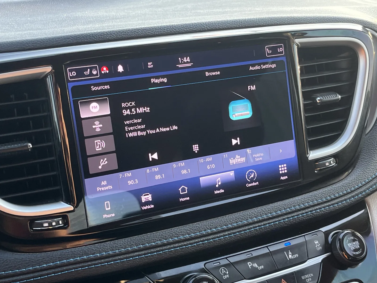 Chrysler Pacifica photo 6