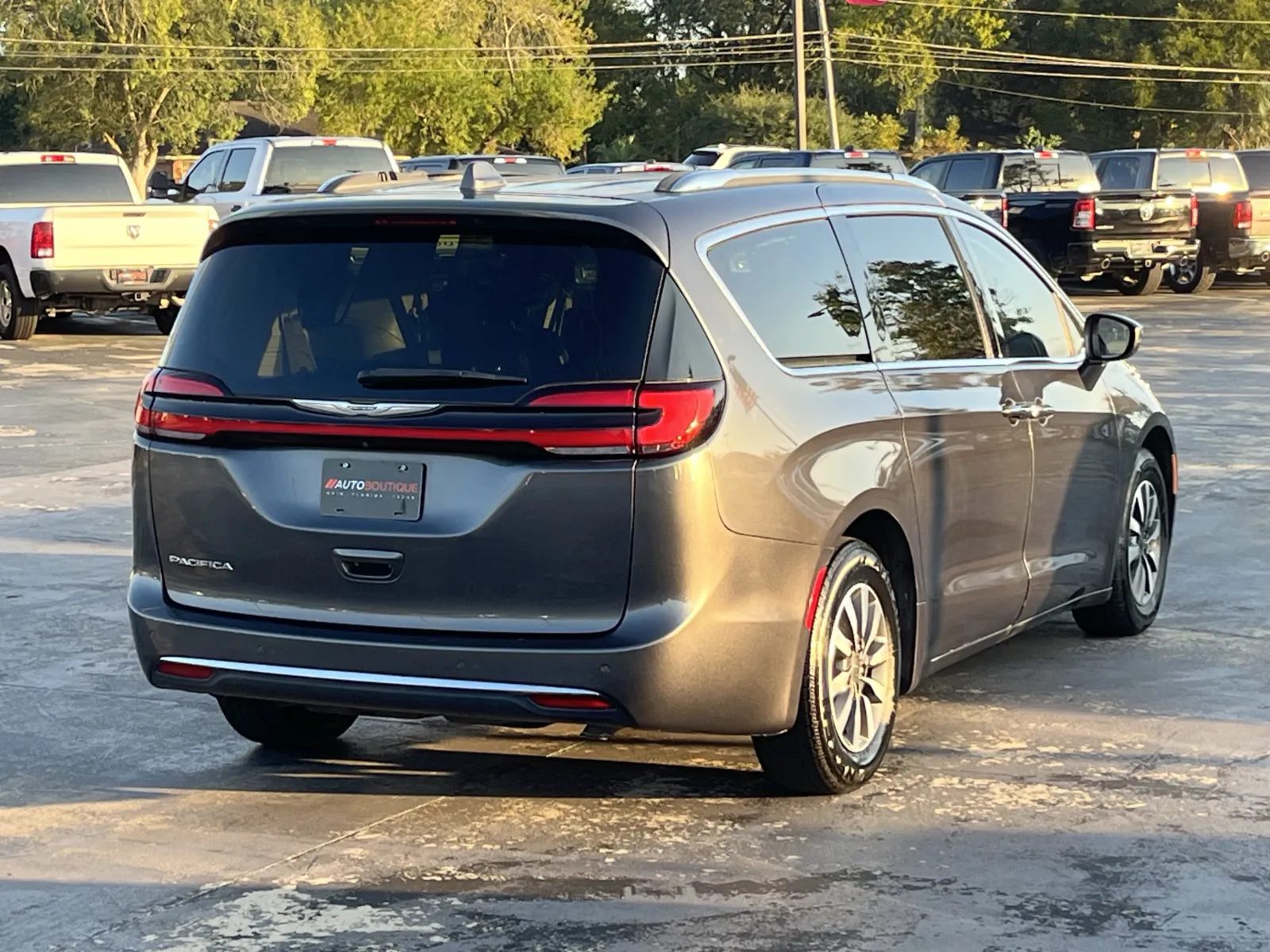 Chrysler Pacifica photo 8