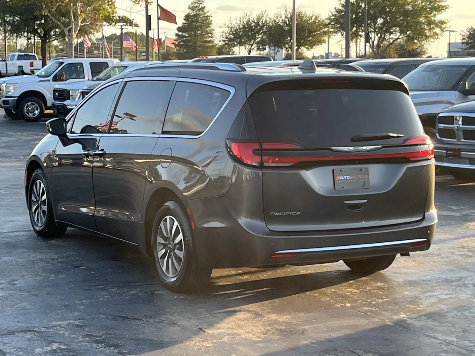 Chrysler Pacifica photo 9