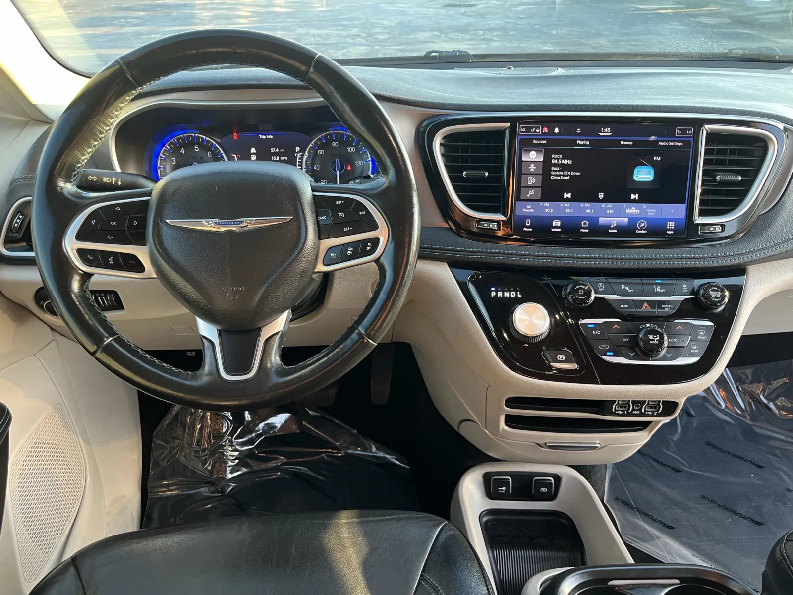 Chrysler Pacifica photo 16