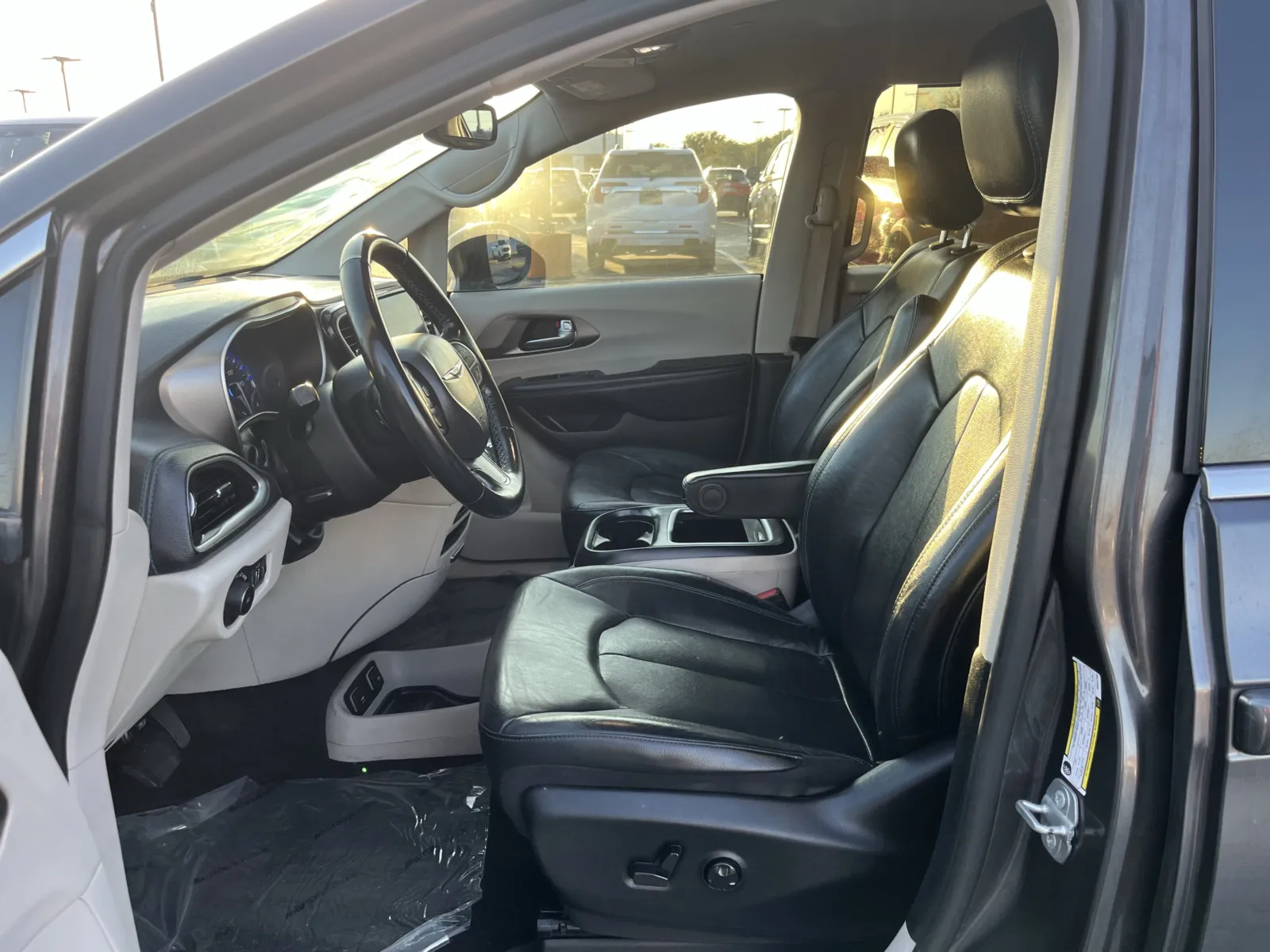 Chrysler Pacifica photo 27