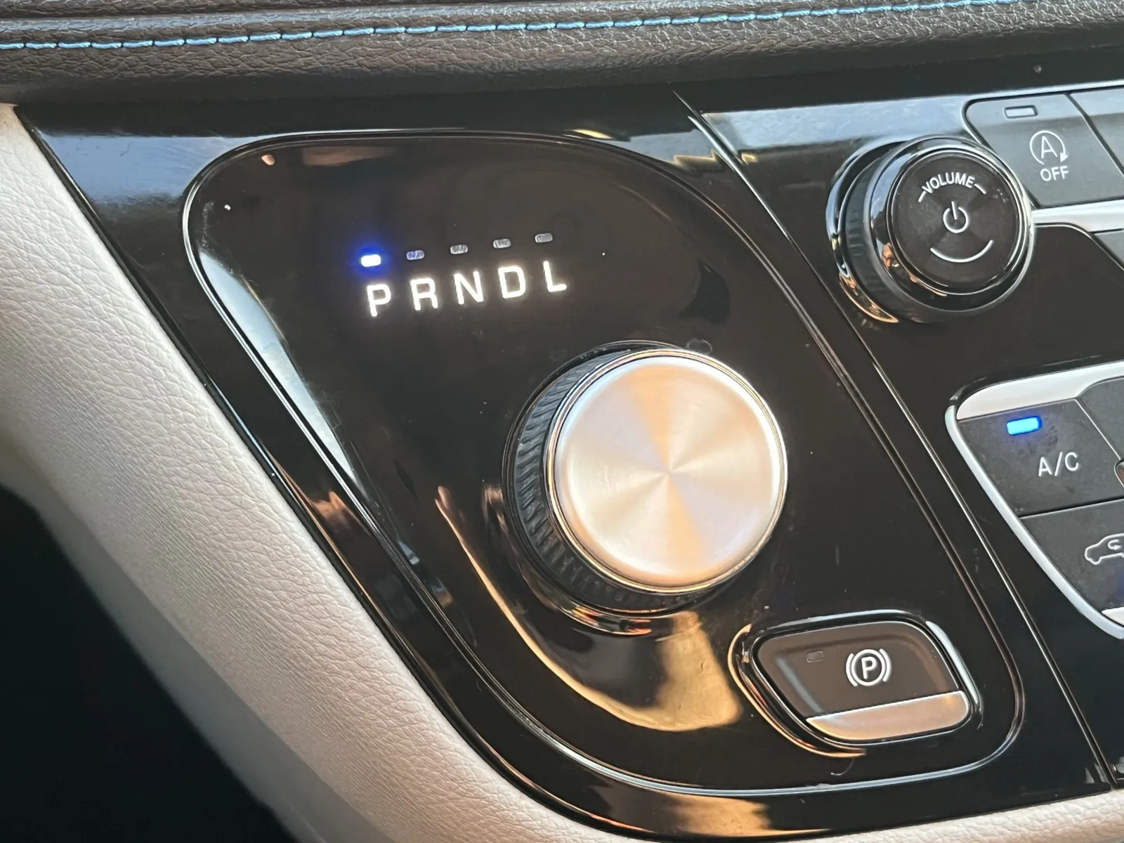 Chrysler Pacifica photo 21