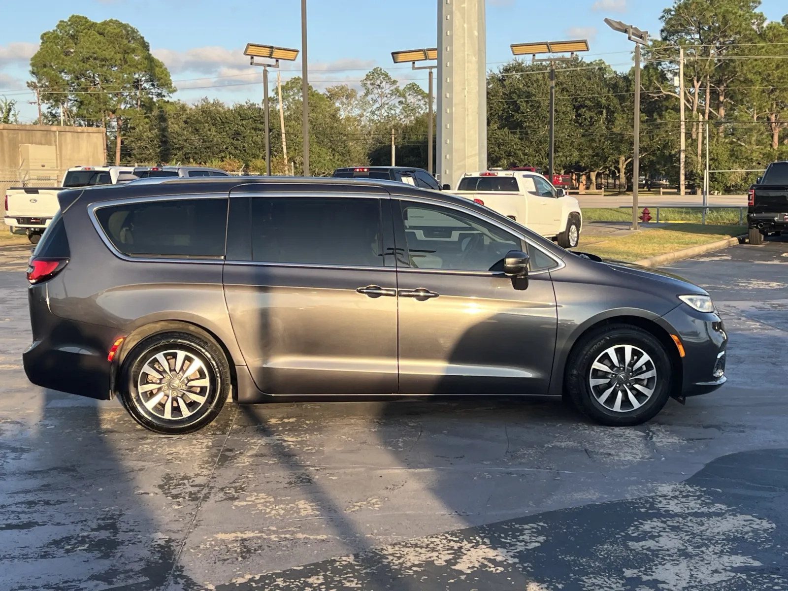 Chrysler Pacifica photo 10