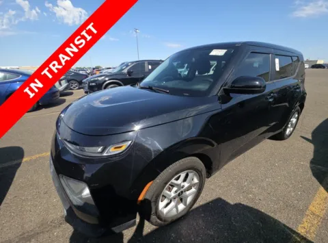 Black 2022 Kia Soul LX for sale in Alvin, TX