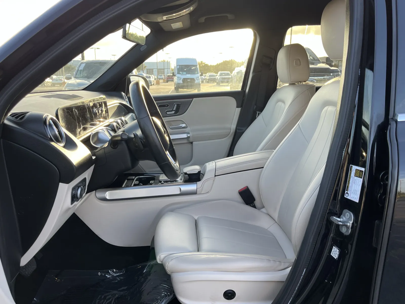 Mercedes-Benz EQB photo 27