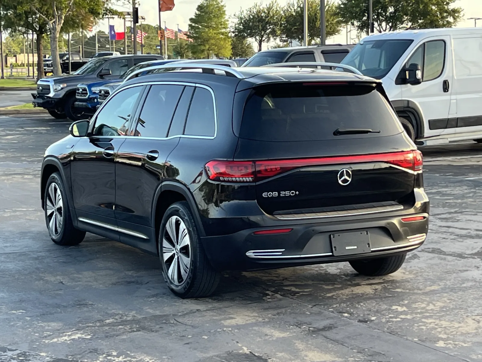 Mercedes-Benz EQB photo 8