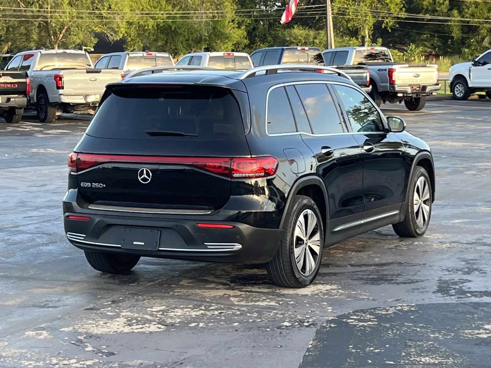 Mercedes-Benz EQB photo 9